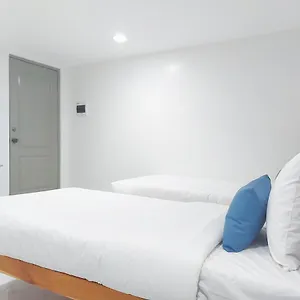 Airobedz Makati - A Value *** Manila